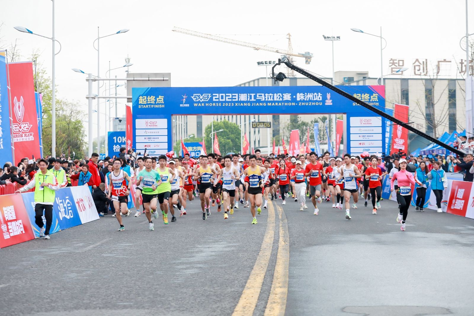 敢為人先·與湘江奔跑 ｜戰(zhàn)馬2023湘江馬拉松株洲站鳴槍起跑！